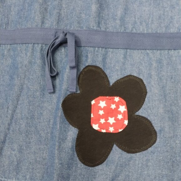3529 Size XL Upcycled Susan Bristol Jean Vest with Appliqued Flowers. - Picture 5 of 8